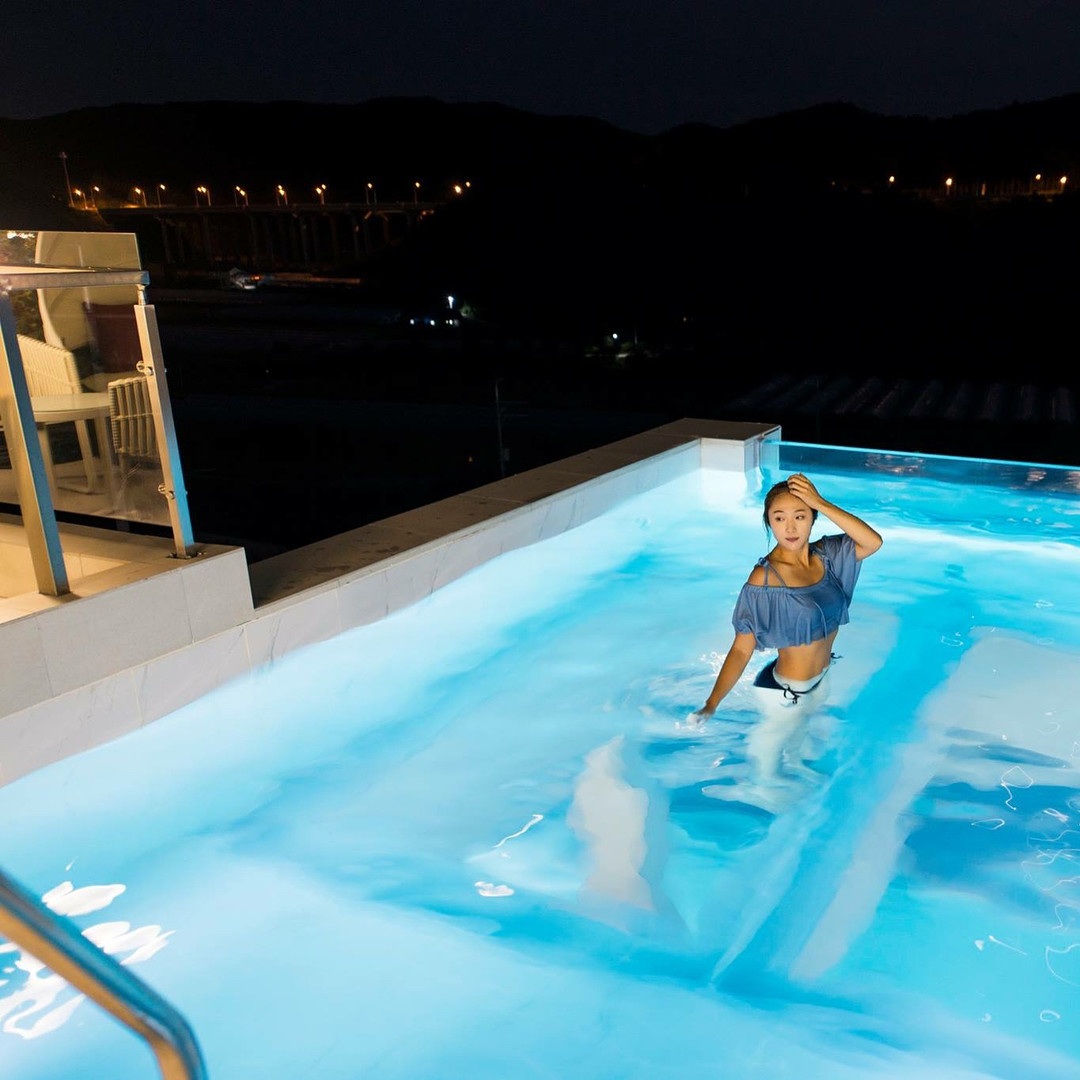 Transparent Swimming Pools